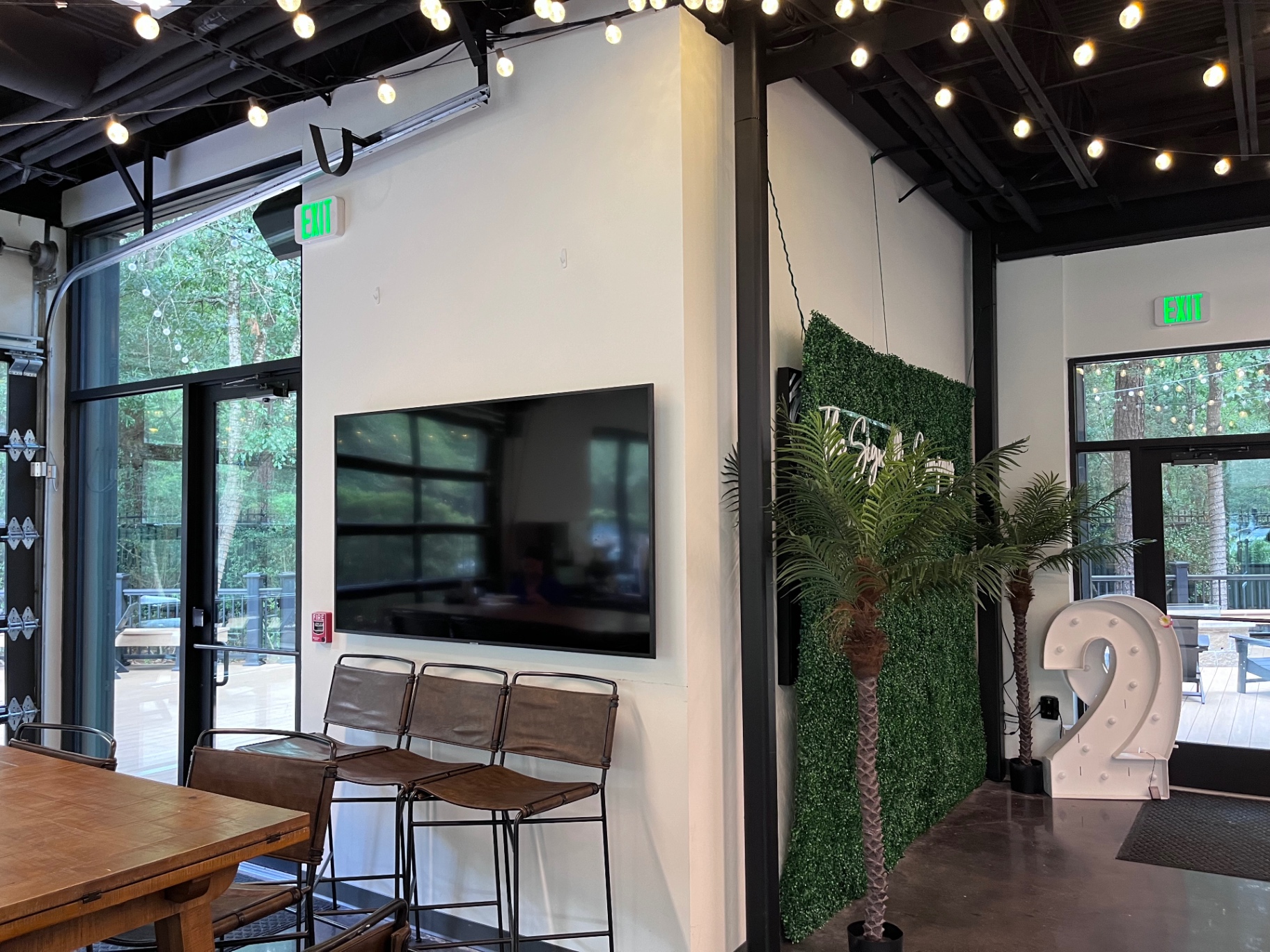 Event space display and distributed audio install with line-array speakers